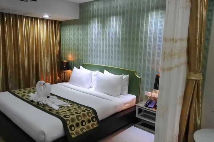 Room 7 of 15