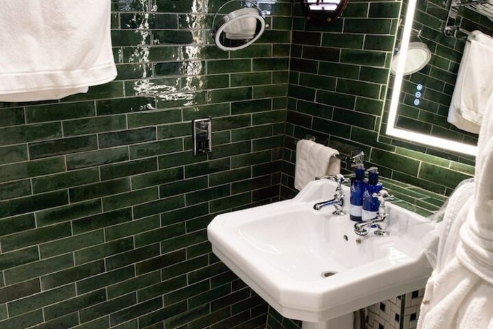 Room 37 of 67