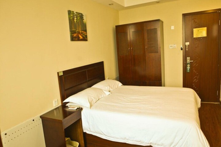 Room 9 of 23