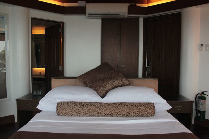 Room 16 of 32