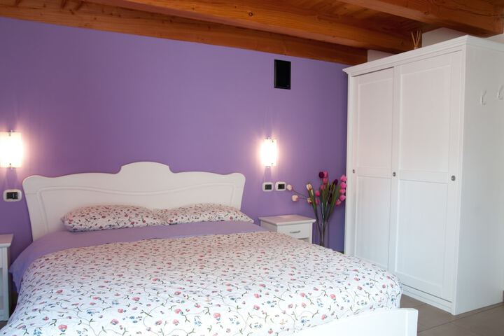 Room 3 of 98