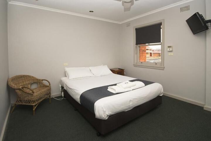 Room 6 of 43
