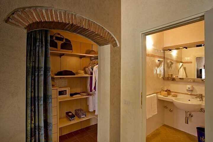 Room 27 of 45