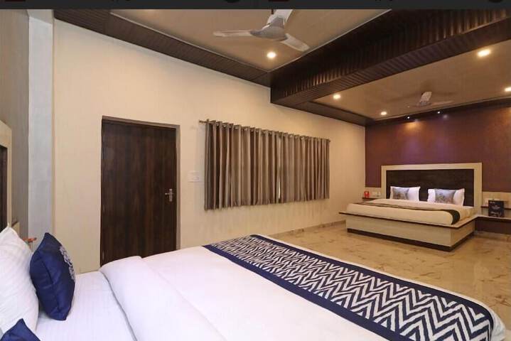 Room 3 of 8