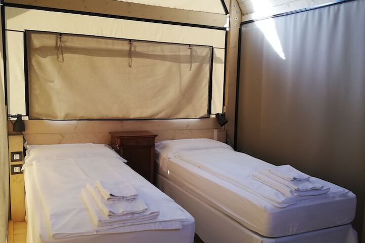 Room 33 of 109