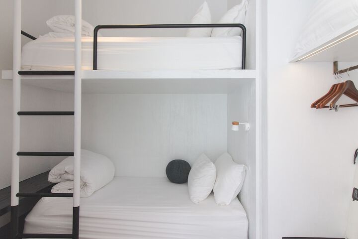 Room 14 of 180