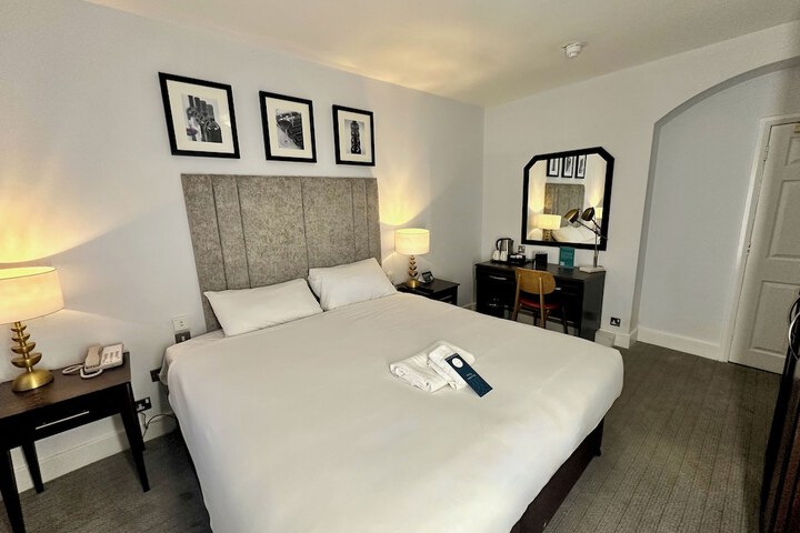 Room 5 of 63