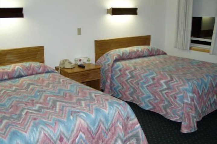 Standard Room, King or Two Doubles (2 of 4)
