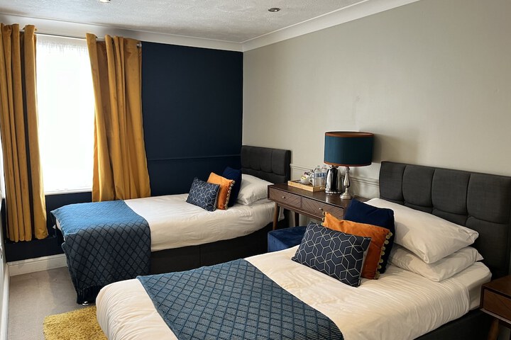 Room 4 of 18