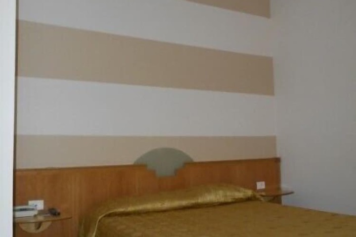 Room 12 of 36