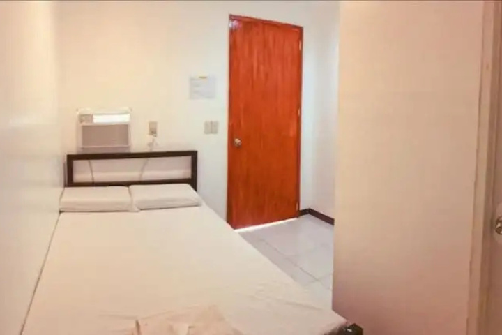 Room 3 of 10