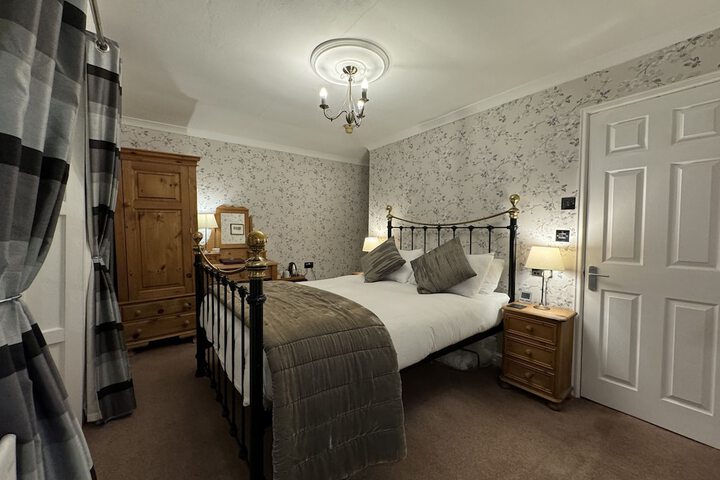 Room 7 of 27