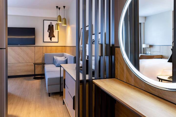 Room 42 of 158