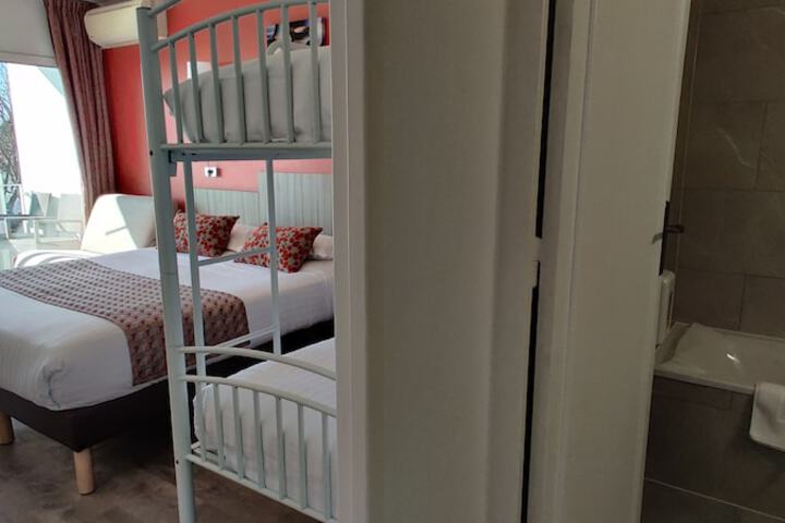 Room 14 of 50
