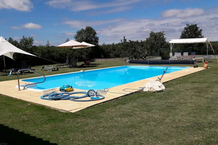 Pool 10 of 15