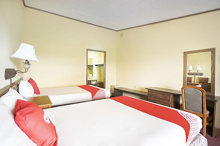 1 King Bed (1 of 17)