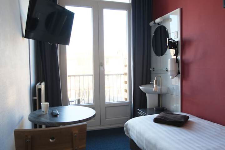 Room 30 of 82