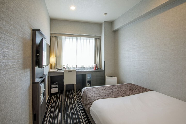Room 9 of 25