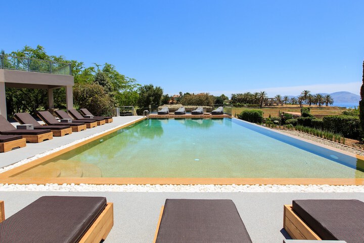 Pool 52 of 73
