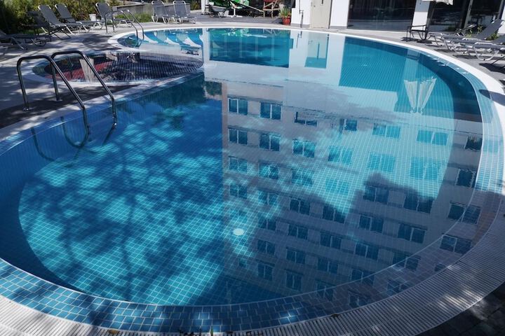 Pools & Facilities