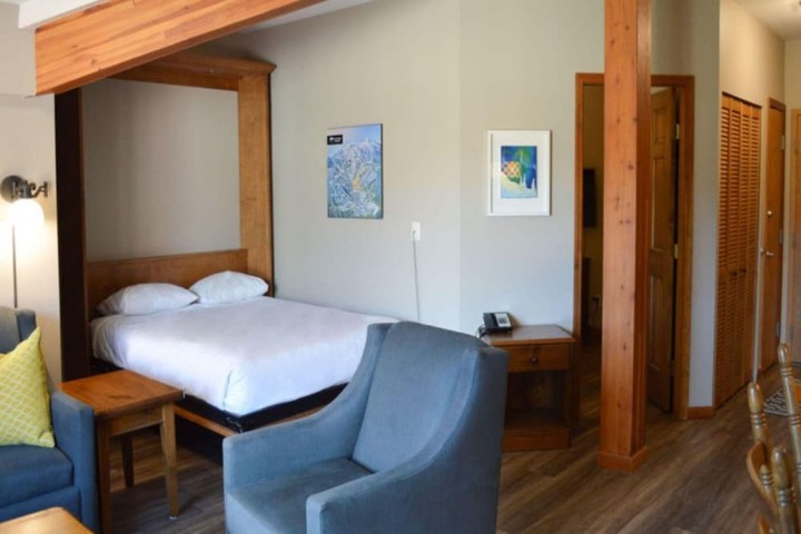 Room 5 of 266