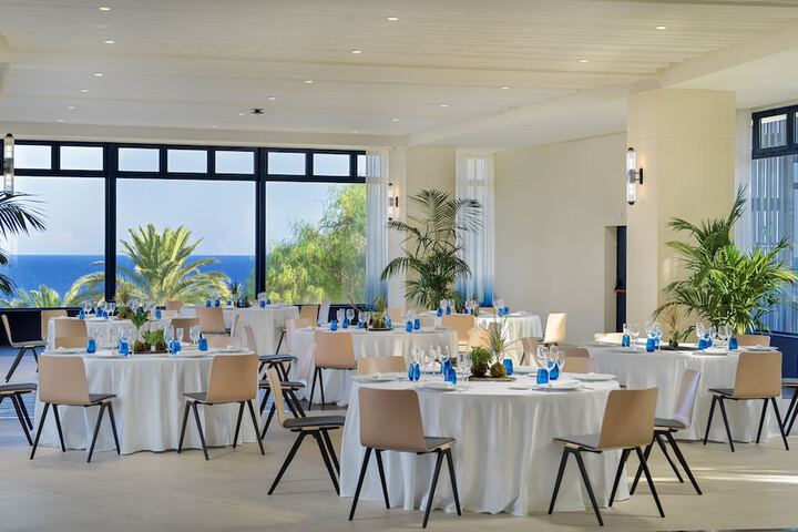 Ballroom/Hall 66 of 95