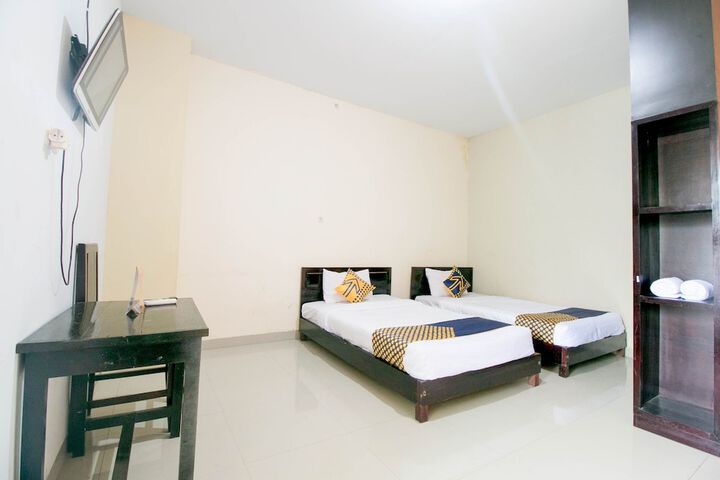 Room 9 of 34