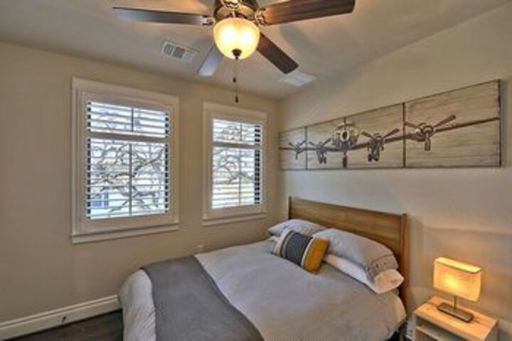 Room 6 of 14
