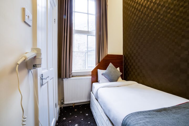 Room 4 of 20