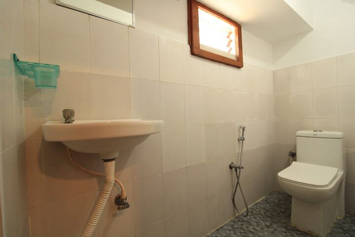 Room 10 of 12