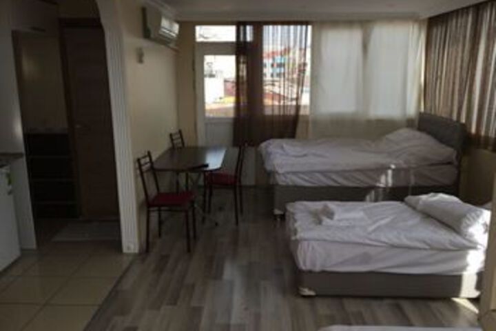 Room 6 of 18