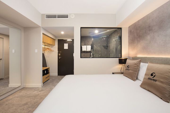 Room 4 of 40