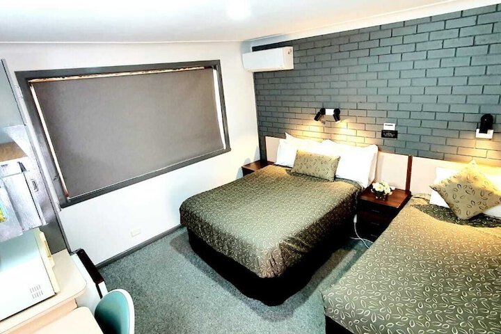 Room 6 of 44