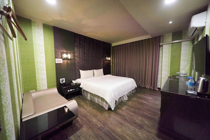 Room 22 of 48