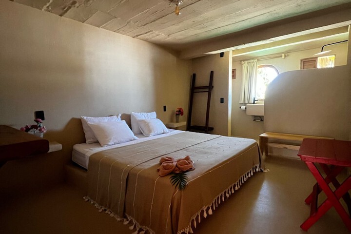 Room 9 of 80