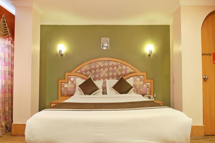 OYO 10068 Hotel Rathna