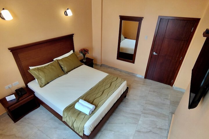 Room 9 of 18