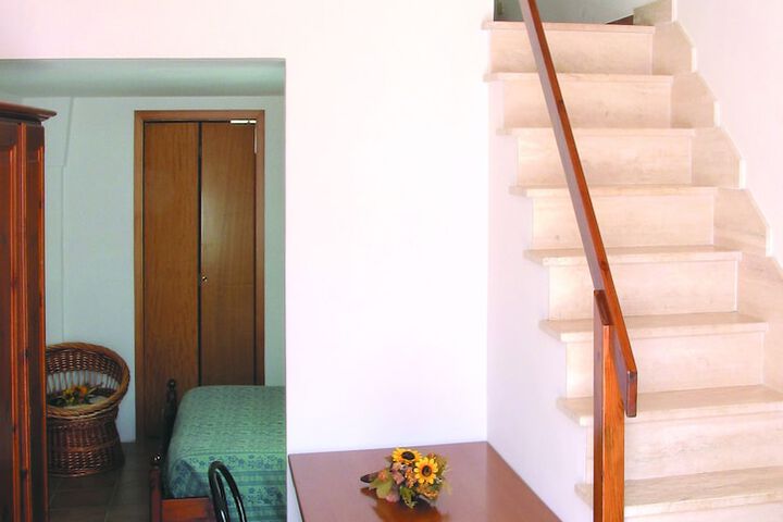 Room 8 of 93