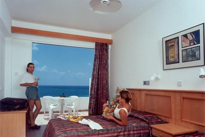 Room 5 of 30