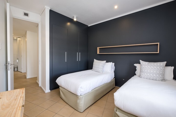Room 3 of 99