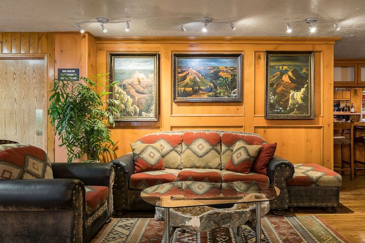 Entrance & Lobby