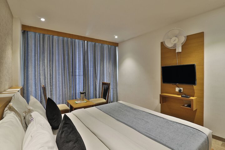Room 2 of 56