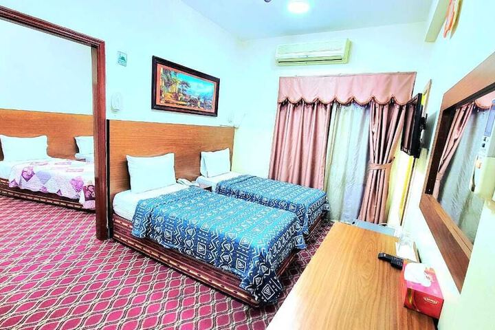Room 5 of 17