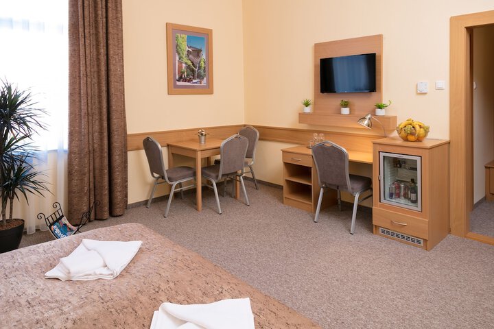 Room 5 of 32