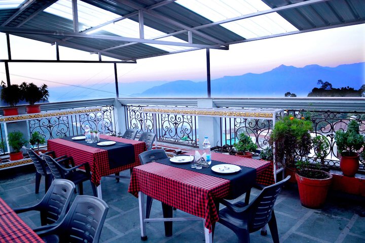 Dining 10 of 16