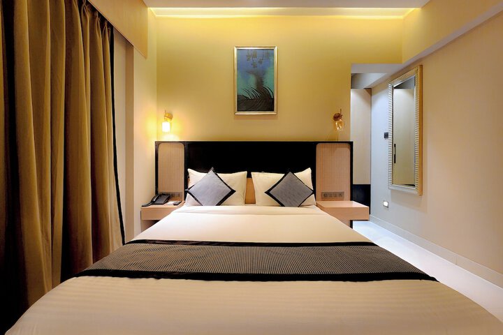 Room 13 of 25