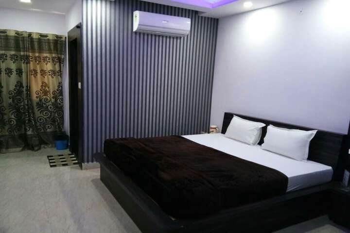 Room 12 of 30