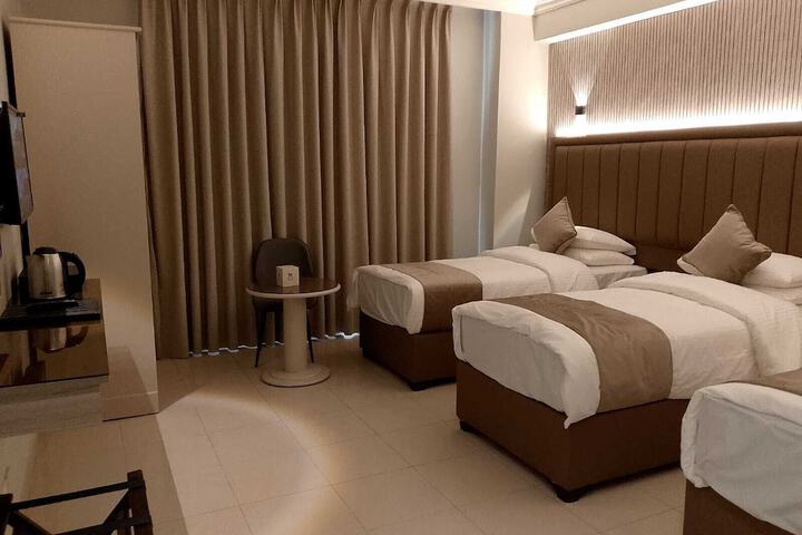 Room 26 of 100