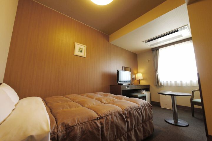 Room 4 of 32