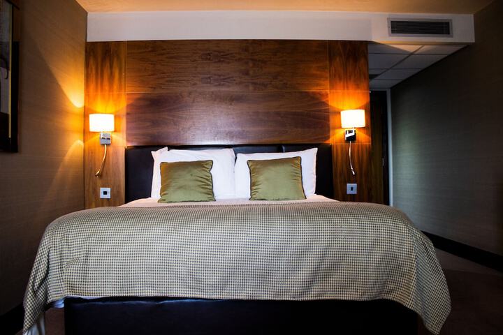 Room 16 of 126
